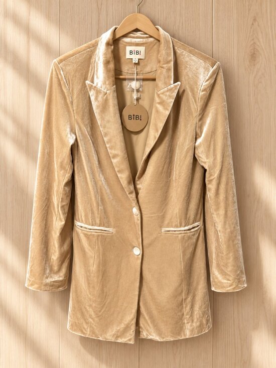 BiBi Jackets & Blazers - BiBi Women’s Champagne Gold Velvet Longline Blazer Small NWT